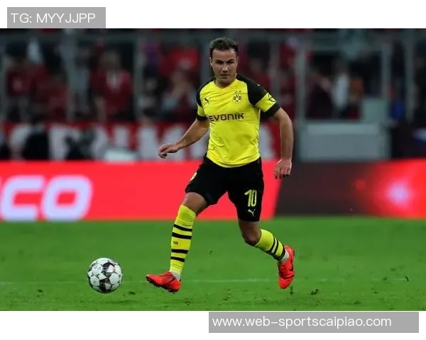 梅西与穆赫塔尔赛后互换球衣引发热议光膀子成新潮流 梅西与穆赫塔尔赛后互换球衣引发热议光膀子成新潮流